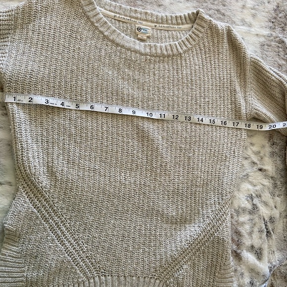 TOMS Long Sleeved Cream Crew Neck Sweater, woman’s small. - Picture 4 of 9